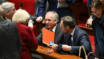 Deux policiers légèrement blessés par un homme devant la préfecture de poli…